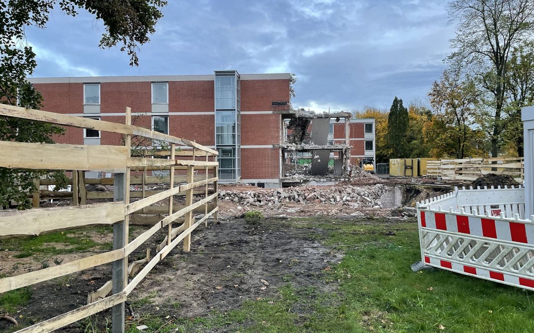 Altes Schulhaus: Verwaltungstrakt vollständig abgetragen