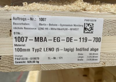 Die Deckenplatten für das MBG-Schulhaus bestehen aus 5 Lagen und sind 10 cm dick.