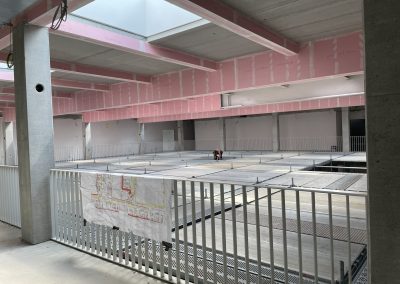 ... um die Innenelemente der künftigen Auladecke anbringen zu können.