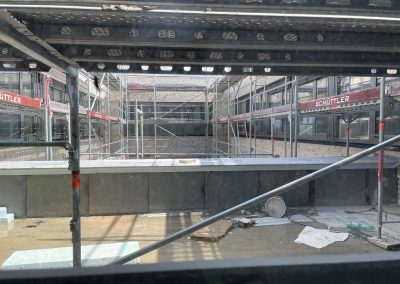 Wie in vielen Schulgebäuden gibt es auch im Schulzentrum an der Breslauer Straße Lichthöfe, um die sich die Räume anordnen.