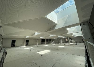 Die Innendecke der künftigen Realschul-Aula ist dagegen bereits fertiggestellt.