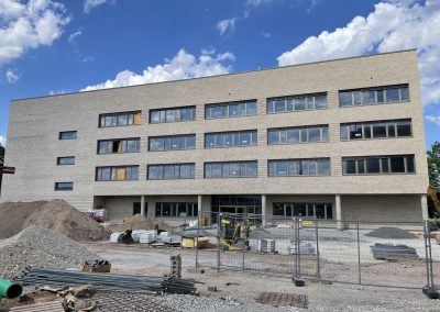 Weit vorangeschritten ist der Bau der Beruflichen Oberschule - hier beginnt der Schulbetrieb bereits im September 2026.