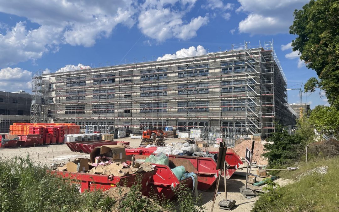 Besuch auf der Baustelle fürs neue GBS-Schulhaus