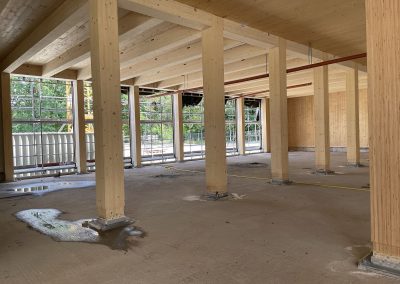 Blick in den künftigen Bühnenraum - einen Veranstaltungsraum mit Bühne, der bei Bedarf in Richtung Aula und auch ins Freie erweitert werden kann.