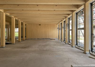 Die Zwischenwände zwischen den Räumen werden überwiegend in Lehmbauweise errichtet. Nur in WCs / Nasszellen kommt die übliche Trockenbauweise zum Einsatz.
