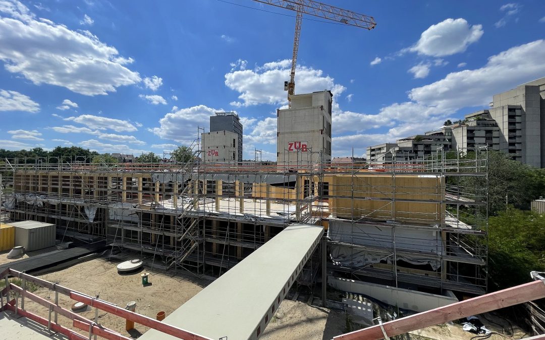 Besuch auf der Baustelle des MBG-Schulhauses